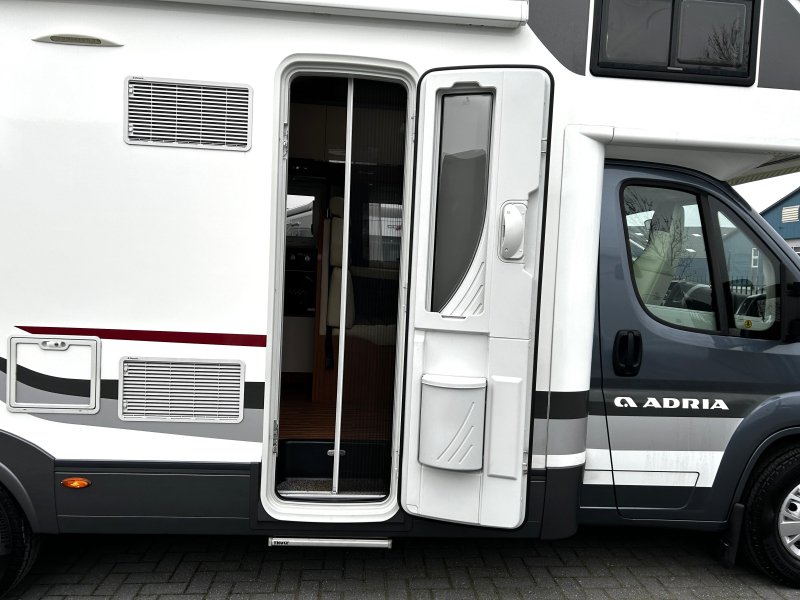 Adria Coral A 670 SL Capucine 2015